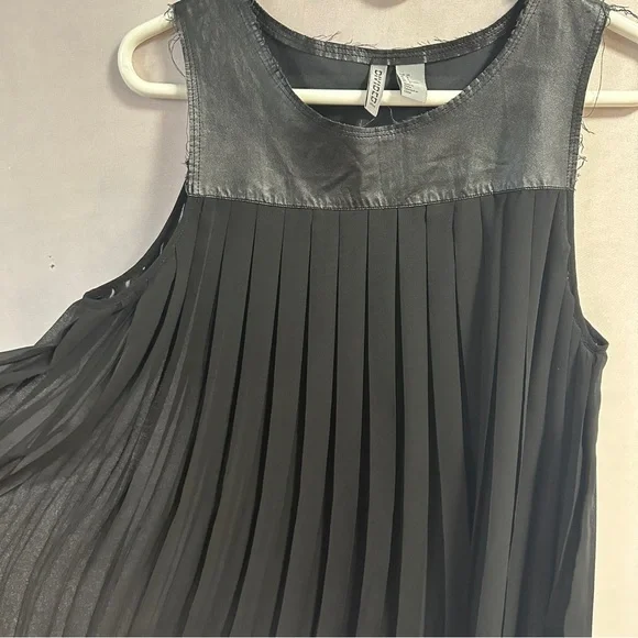 H&M Black Pleated Tank Top Blouse - Picture 7 of 7